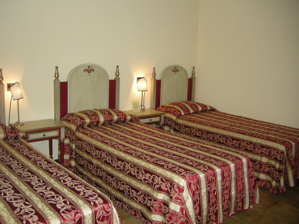 Hotel Fiordigigli LʼAquila Zimmer foto