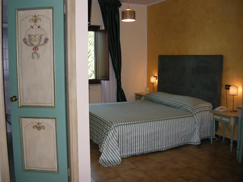 Hotel Fiordigigli LʼAquila Zimmer foto